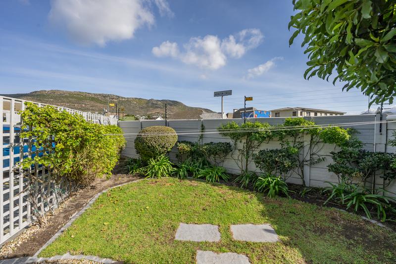 2 Bedroom Property for Sale in Fish Hoek Western Cape
